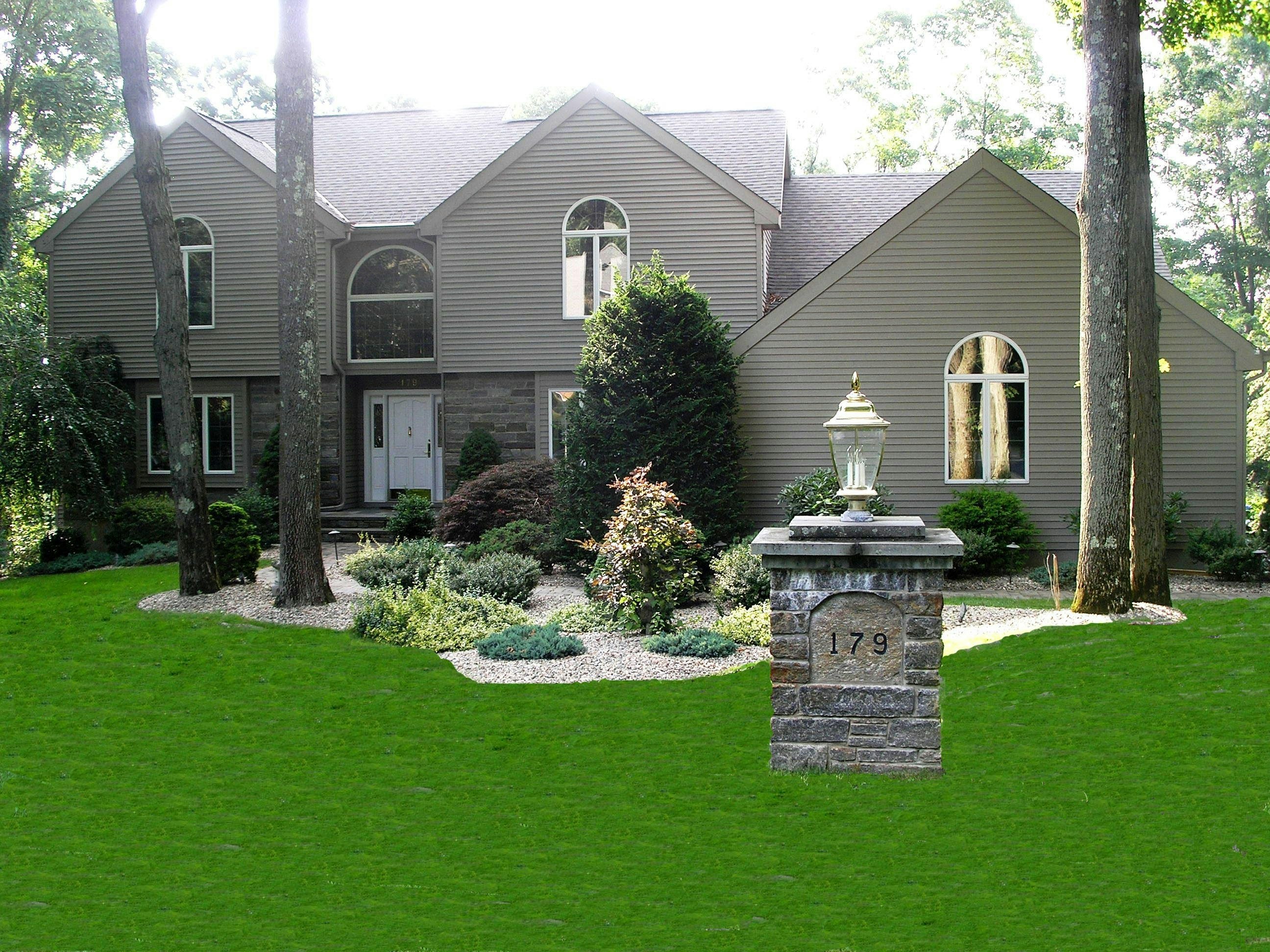 179 Sherwood Drive, Glastonbury, CT 06033, Presented by Angela Fournier